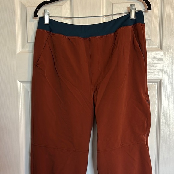 cotopaxi Other - Cotopaxi men’s rust color tapered leg jogger pants size medium